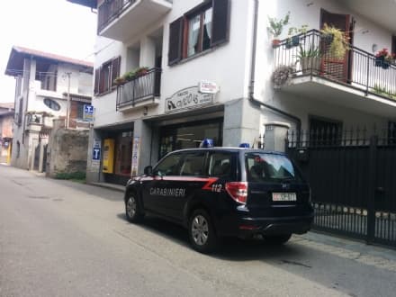 SALASSA - RAPINA IN TABACCHERIA: BANDITI PRENDONO IN OSTAGGIO UNA CLIENTE. POSTI DI BLOCCO IN CANAVESE