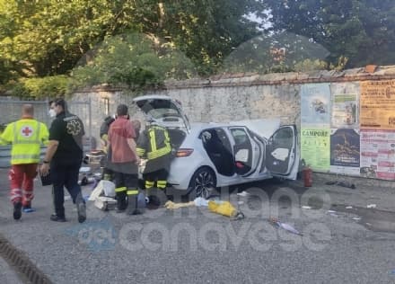 CUORGNÈ - Brutto incidente in corso Roma: auto si schianta contro un muro, due feriti gravissimi - FOTO E VIDEO