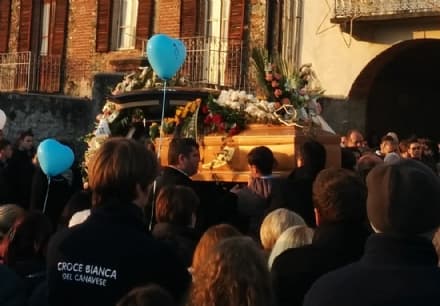 PRATIGLIONE - Tanti cuori bianchi e azzurri hanno salutato per l'ultima volta Michela