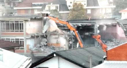CUORGNE' - Partiti i lavori di demolizione della vecchia scuola media - FOTO e VIDEO