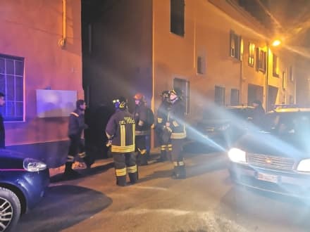 BOSCONERO - Rimorchio di un trattore sfonda il muro di una casa