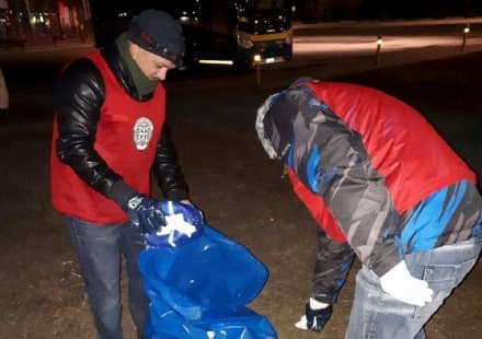 IVREA - Attivisti di CasaPound ripuliscono il Movicentro - FOTO