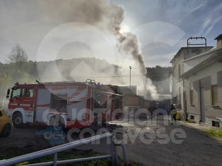 SAN COLOMBANO BELMONTE - Incendio in una falegnameria: intervento di pompieri e carabinieri - FOTO