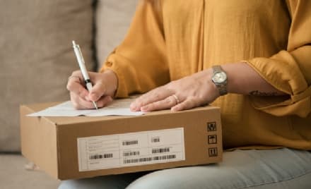 COMMERCIO - La tassa sui capi di abbigliamento resi