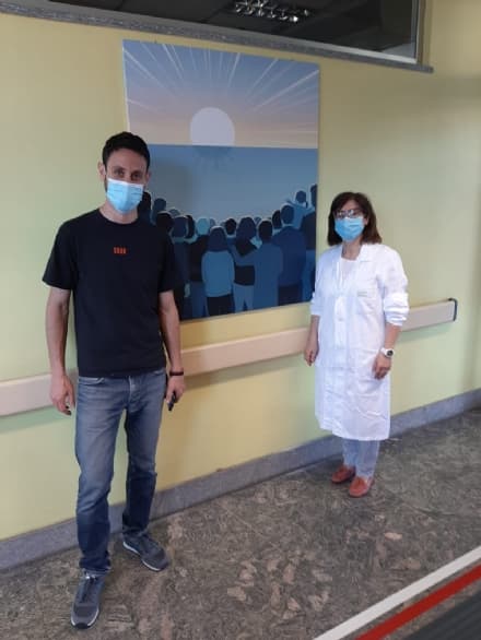 IVREA - Un'opera di Joey Guidone all'ingresso dell'ospedale