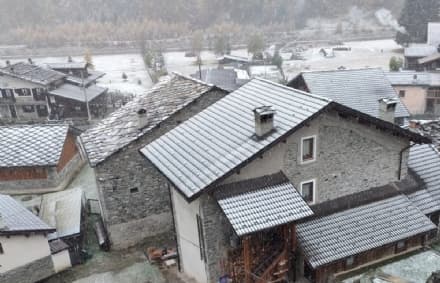 CANAVESE - Weekend con l'ombrello, a Piamprato Soana è arrivata la prima neve - FOTO