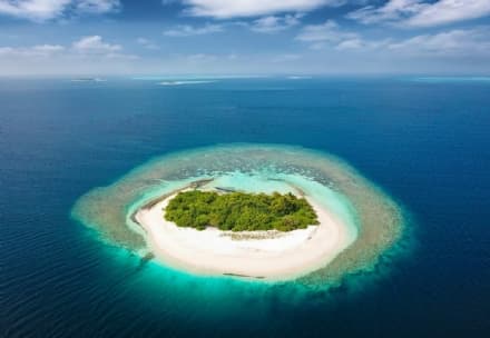 TURISMO – Un atollo delle Maldive in affitto per 50 anni