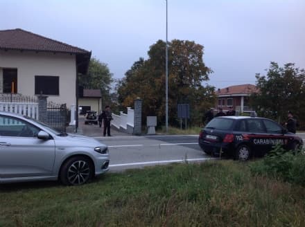 MONTALENGHE - COMMANDO ASSALTA UNA VILLA DI SINTI, CARABINIERE FERITO - FOTO E VIDEO