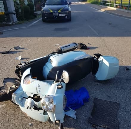 QUASSOLO - Brutto incidente stradale in via San Rocco: scooter contro auto, grave un uomo - FOTO