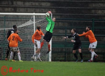 CALCIO - Giornata all'insegna del maltempo