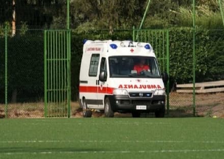 CALCIO - Calciatore muore in campo: la procura blocca il funerale