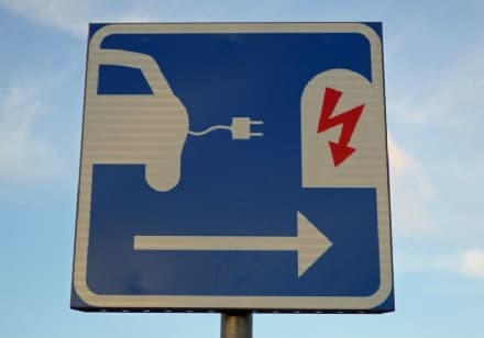 TECH – Un cloud per condividere la carica delle auto elettriche