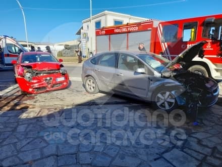 RIVAROLO CANAVESE - Incidente in Corso Re Arduino, due persone ferite - FOTO