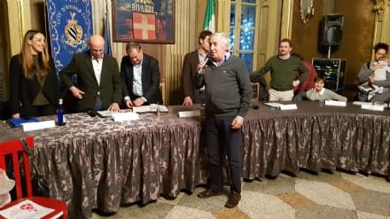 RIVAROLO - Ultimo giorno di lavoro per il mitico ragioniere del Comune, Domenico Farina