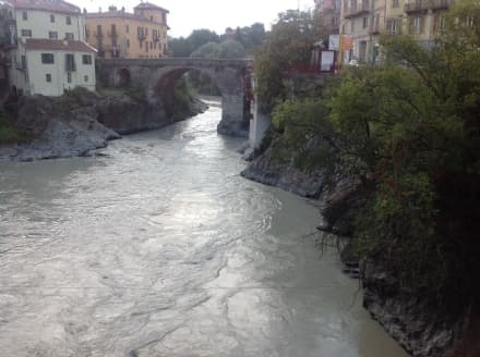 IVREA - Dora grigia per i detriti della Val d'Aosta - FOTO