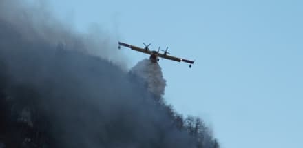 CUORGNE'-PONT - Un canadair e due elicotteri per combattere l'ennesimo incendio doloso - FOTO e VIDEO
