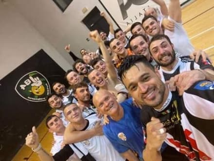 CASTELLAMONTE - Calcio a 5, Serie C1: i bianconeri vincono il campionato e volano in B - FOTO