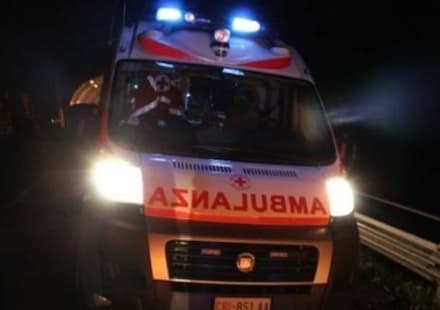 RIVAROLO CANAVESE - Incidente in via Favria, donna sulla sedia a rotelle investita da un furgone