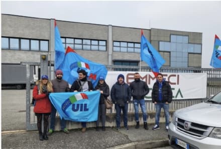 LEINÌ - Solidarietà bipartisan alla neo-mamma licenziata: «Stop alla discriminazione delle donne»