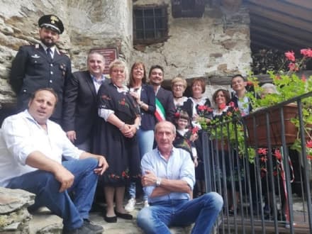 INGRIA - Taglio del nastro per l'ecomuseo e rifugio della frazione Bech - FOTO