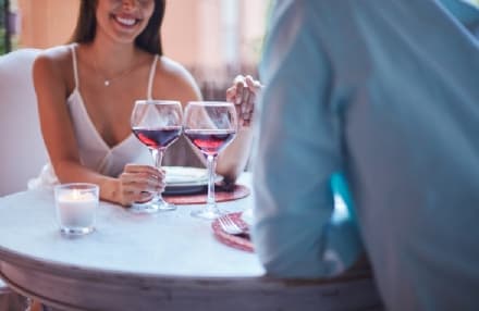 Come vestirsi al primo appuntamento: abito lungo o corto?