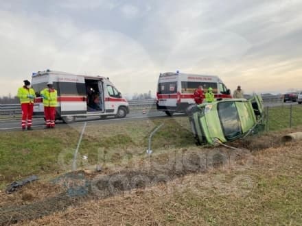 SAN GIUSTO CANAVESE - Fuori strada sulla Torino-Aosta nel pomeriggio di San Silvestro - FOTO