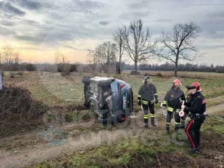 SALASSA - Un altro incidente sulla pedemontana: automobilista ferita nell'auto ribaltata - FOTO e VIDEO