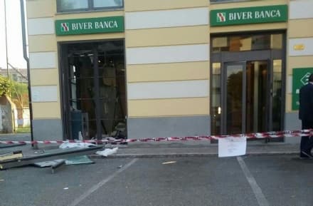 STRAMBINO - Ladri in azione: esplode bancomat BiverBanca