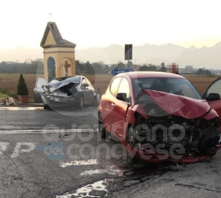 FOGLIZZO - Scontro frontale sulla provinciale 40 al confine con San Giusto