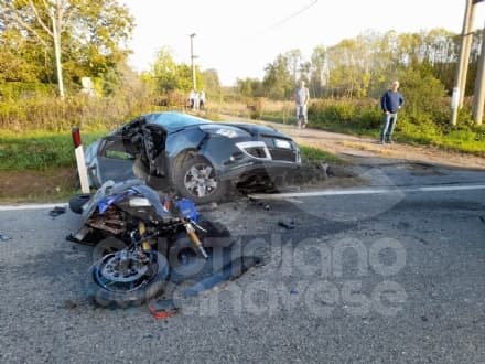 MONTALENGHE - Incidente mortale in strada Foglizzo, auto contro moto: centauro perde la vita - FOTO