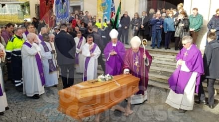 FORNO CANAVESE - Una folla commossa per l'ultimo saluto a don Antonio Foieri - FOTO e VIDEO