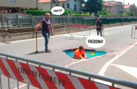 CUORGNE' - Voragine in via Torino: i social si scatenano - FOTO