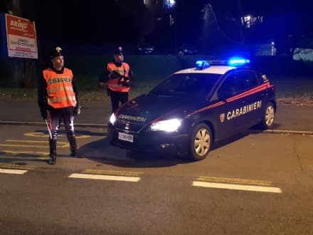 IVREA - Pugni in faccia alla fidanzata in mezzo alla strada: ragazzo violento arrestato dai carabinieri