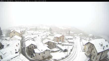 NEVE SUL CANAVESE - Montagne e paesi imbiancati nella notte, pioggia in pianura - FOTO