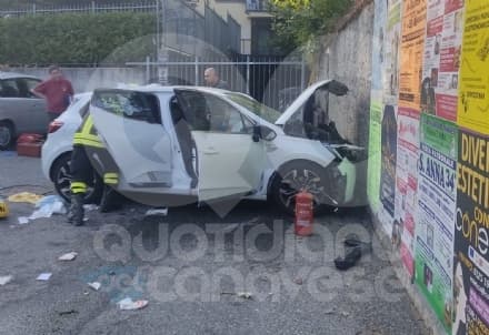 CUORGNE' - Si schiantano con l'auto contro il muro del parcheggio: due pensionati in prognosi riservata al Cto - FOTO e VIDEO