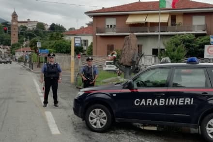 VALPERGA - Violenta gazzarra davanti alla banca: denunciato dai carabinieri un giovane di Rivarolo Canavese