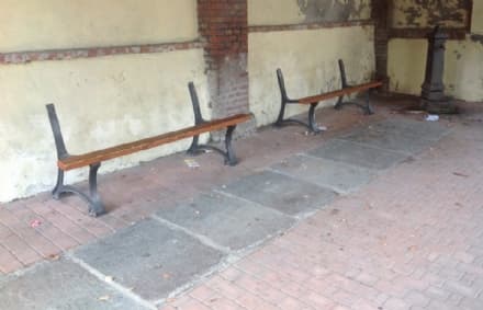 CUORGNE' - Ladri di nuovo in azione: rubano anche gli schienali delle panchine...