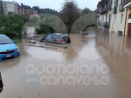 MALTEMPO IN CANAVESE - Paura a Ivrea e Banchette per la Dora: l'acqua allaga le prime case lungo le sponde - FOTO
