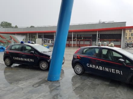 RIVAROLO - Bucano il muro e portano via la cassaforte del negozio Bata