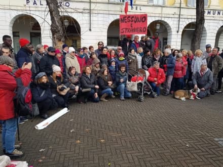 CASTELLAMONTE - In piazza contro l'odio e la xenofobia - FOTO