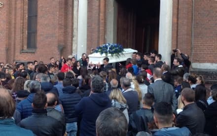 CASTELLAMONTE - Morire a soli 18 anni: la città in lutto per il triste addio a Debora - FOTO e VIDEO