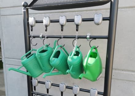 RIVAROLO CANAVESE - Annaffiatoi a gettone nei cimiteri della città per evitare che li rubino