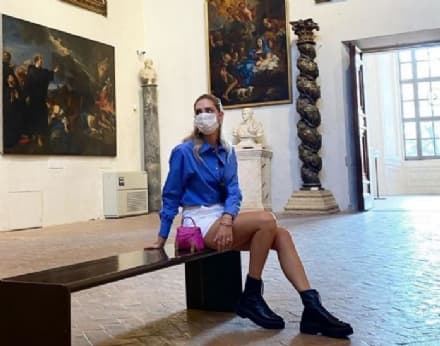 GLAMOUR - La Ferragni torna in un museo, ed è polemica