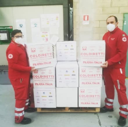 CASTELLAMONTE - Oltre 400 chili di generi alimentari donati per le famiglie in difficoltà