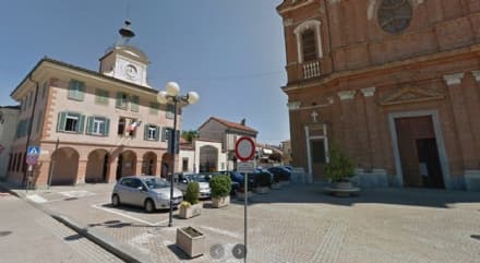 BOSCONERO - Il sindaco va a fare la spesa e la porta a casa ai cittadini soli contagiati dal covid