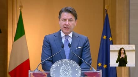 FASE 3 - Conte: «Il peggio è passato ma il virus non è scomparso». Via le limitazioni negli spostamenti, resta il distanziamento sociale - VIDEO