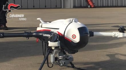 CORONAVIRUS - Il drone dei carabinieri di Volpiano «pattuglia» i parchi di Torino - VIDEO