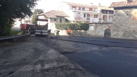 CASTELLAMONTE - Raffica di asfalti sulle strade comunali - FOTO