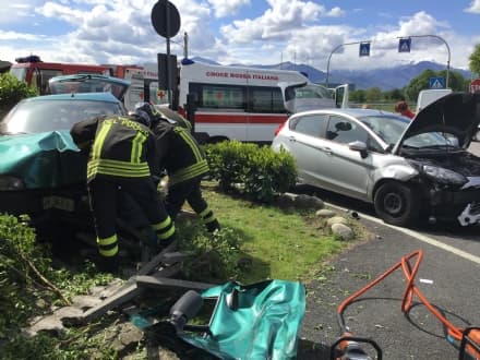 OZEGNA - Violento scontro sulla provinciale: due feriti trasportati in ospedale - FOTO E VIDEO