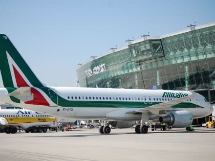 CASELLE - Blocca il volo per ripicca contro Alitalia: denunciato per procurato allarme